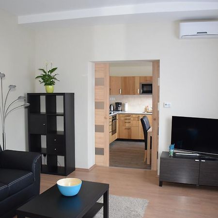 Nádor Apartman Appartamento Győr Esterno foto