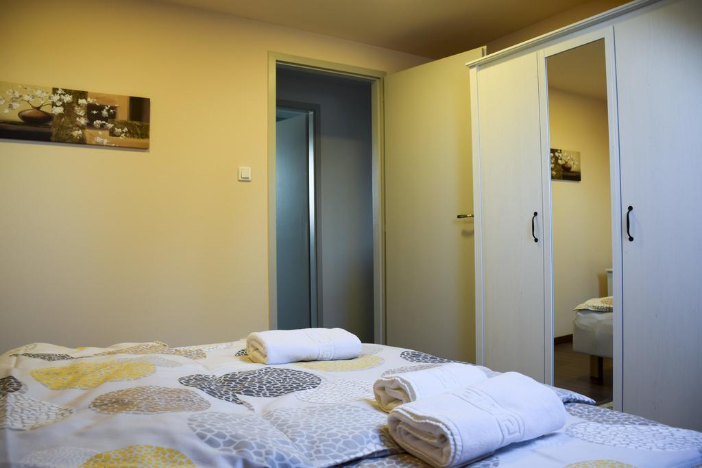 Nádor Apartman Appartamento Győr Camera foto