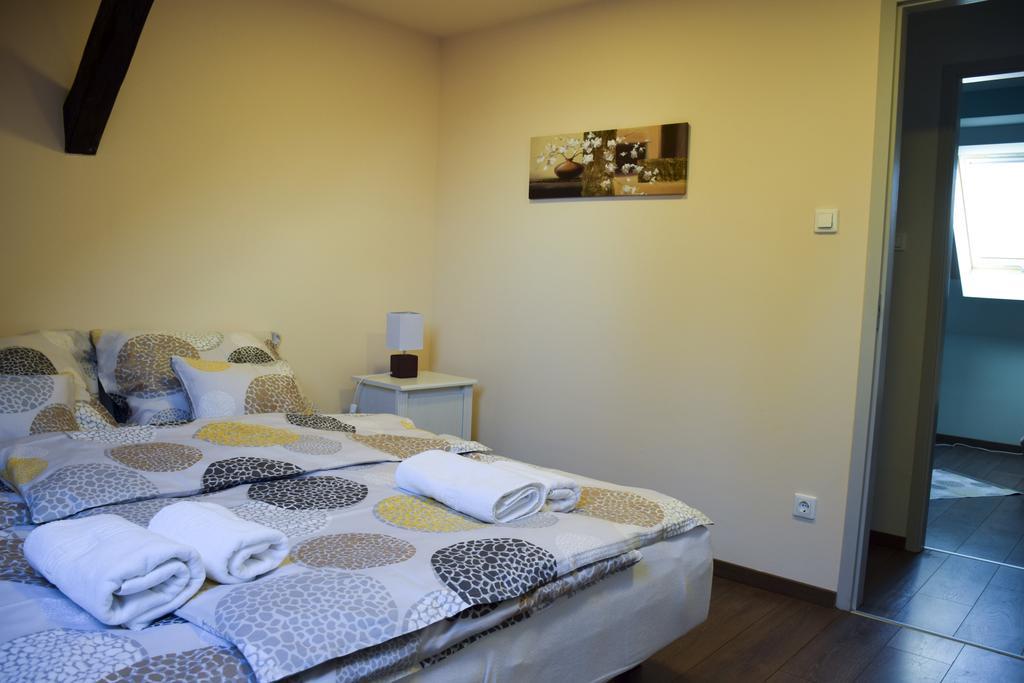 Nádor Apartman Appartamento Győr Camera foto