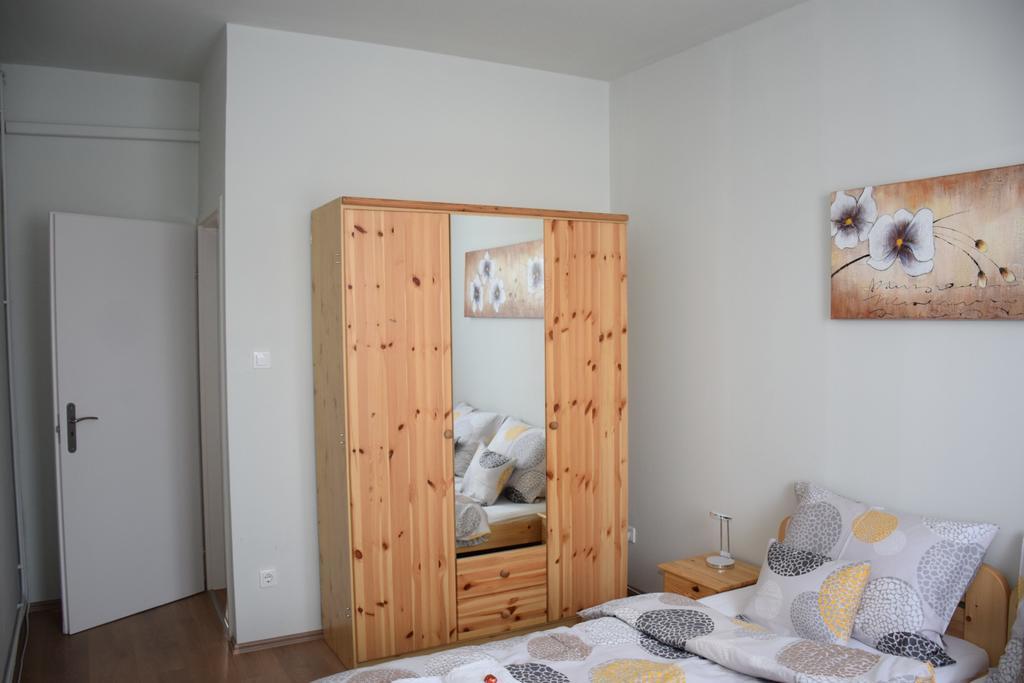 Nádor Apartman Appartamento Győr Esterno foto