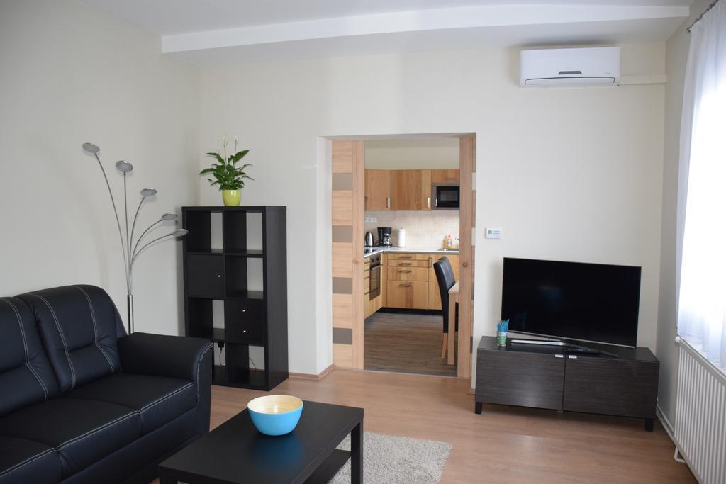 Nádor Apartman Appartamento Győr Esterno foto