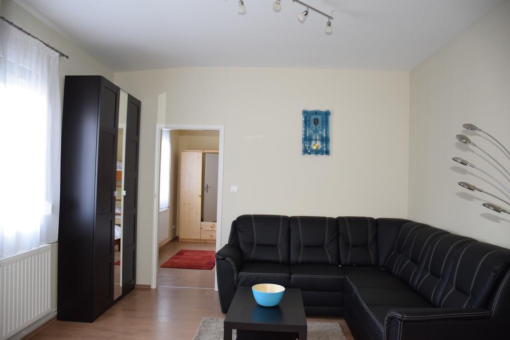 Nádor Apartman Appartamento Győr Esterno foto