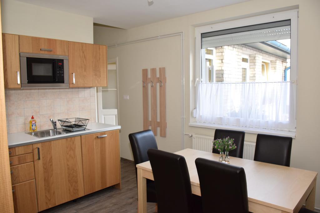 Nádor Apartman Appartamento Győr Esterno foto