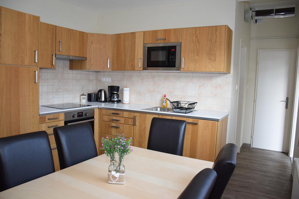 Nádor Apartman Appartamento Győr Esterno foto