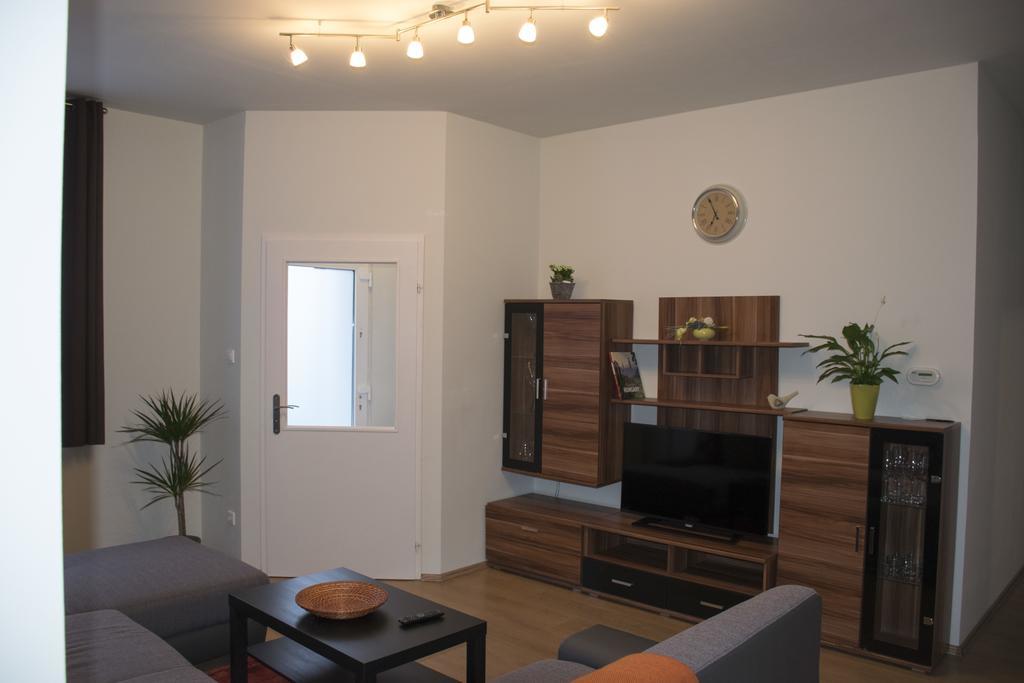 Nádor Apartman Appartamento Győr Esterno foto